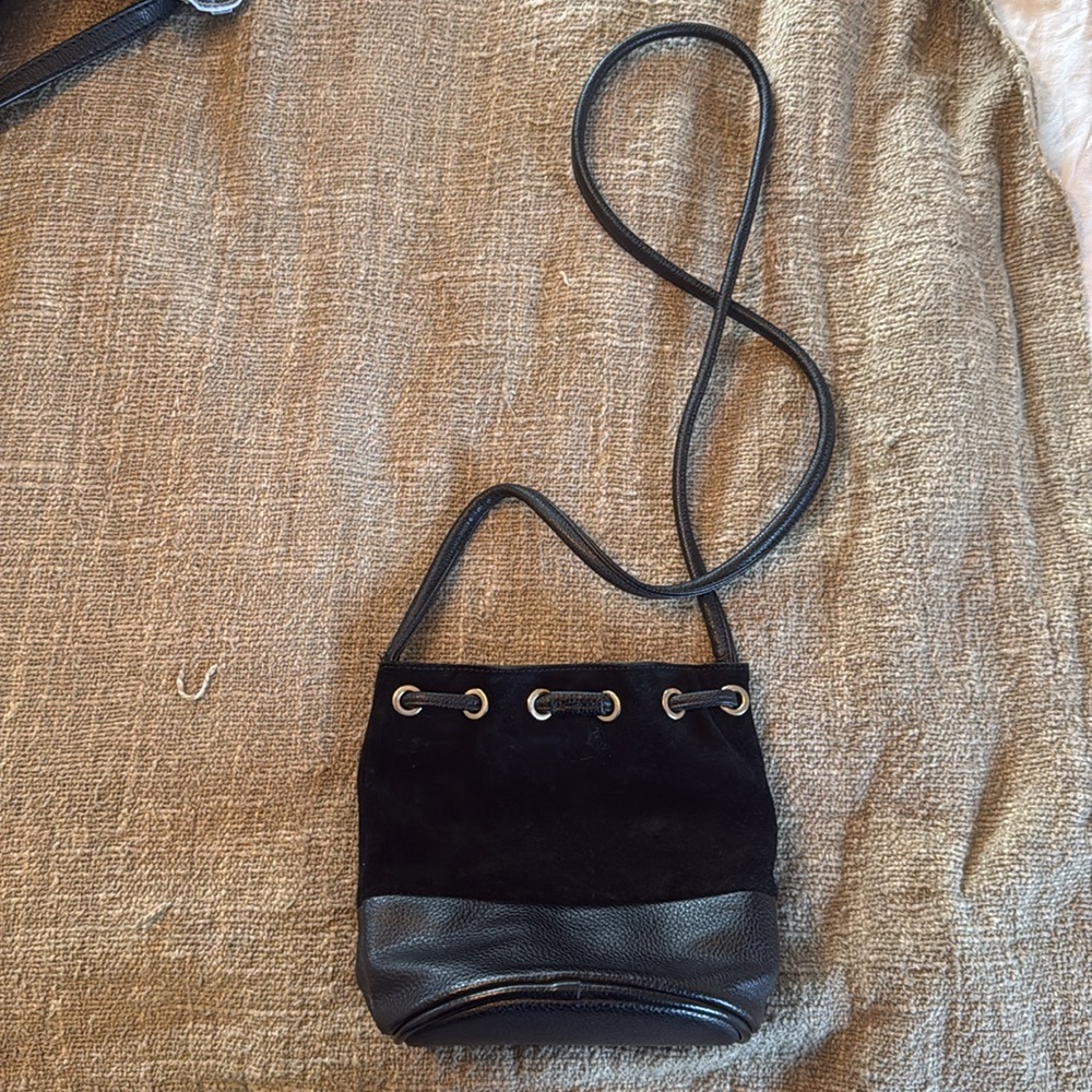 Forever 21 Small Black Bucket Bag Cross Body - Picture 3 of 3